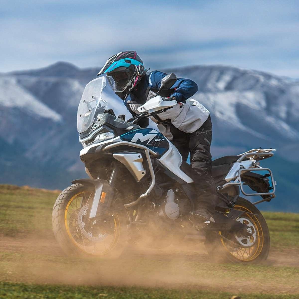 CFMoto 700MT